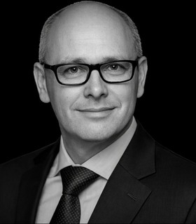 Hanno Schrecker, MRICS